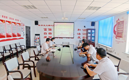 標(biāo)題：華德牧草公司黨委召開(kāi)2024年第三季度理論中心組學(xué)習(xí)會(huì)暨黨紀(jì)學(xué)習(xí)教育總結(jié)大討論
瀏覽次數(shù)：925
發(fā)表時(shí)間：2024-08-12